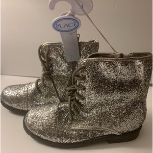 The Children’s Place Girls silver Boots size 4